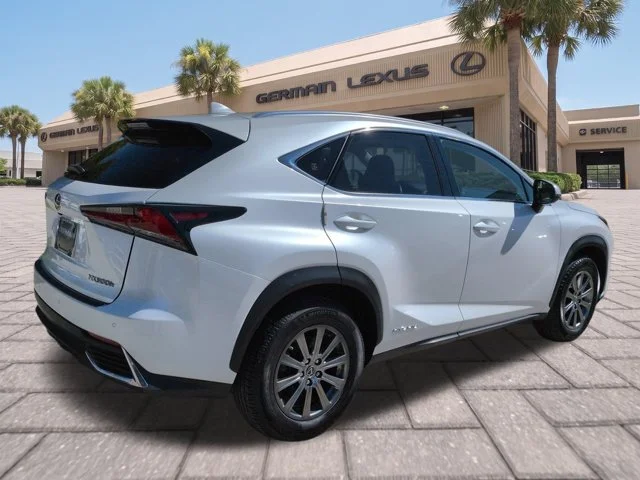 Used 2018 White Lexus 300h image 5