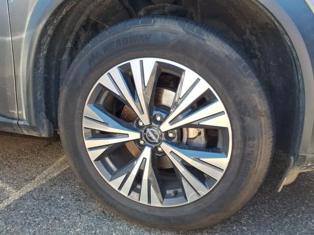 Used 2023 Gray Nissan SV image 7