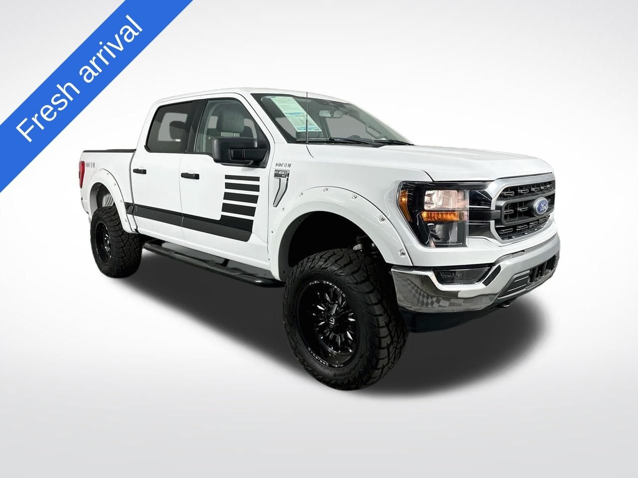 Used 2023 White Ford XL image 1