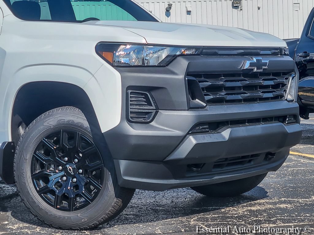 New 2026 Summit White Chevrolet WT image 2