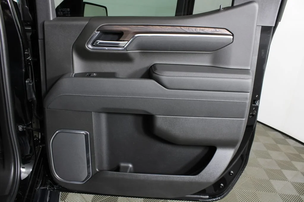 2026 GMC Sierra 1500 SLT - Photo 9