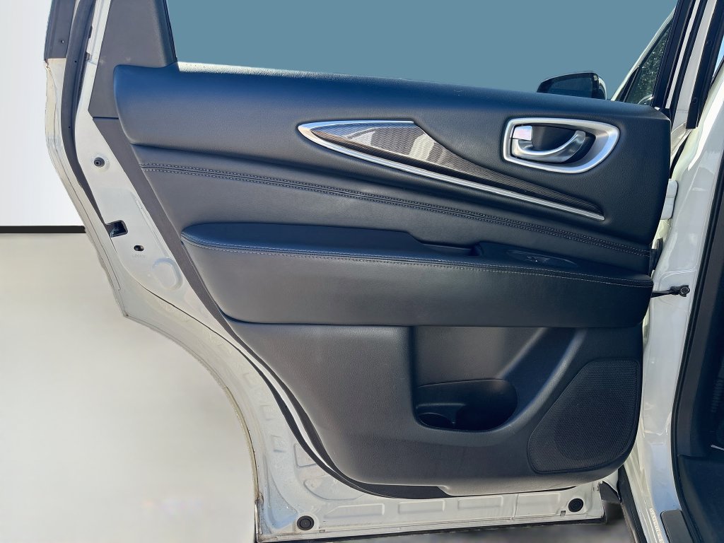 Used 2019 Majestic INFINITI LUXE image 14