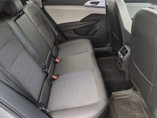 2025 Volkswagen Taos SE - Photo 25