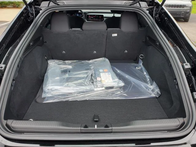 New 2026 Diamond Black Crystal Pearlcoat Dodge R/T image 25