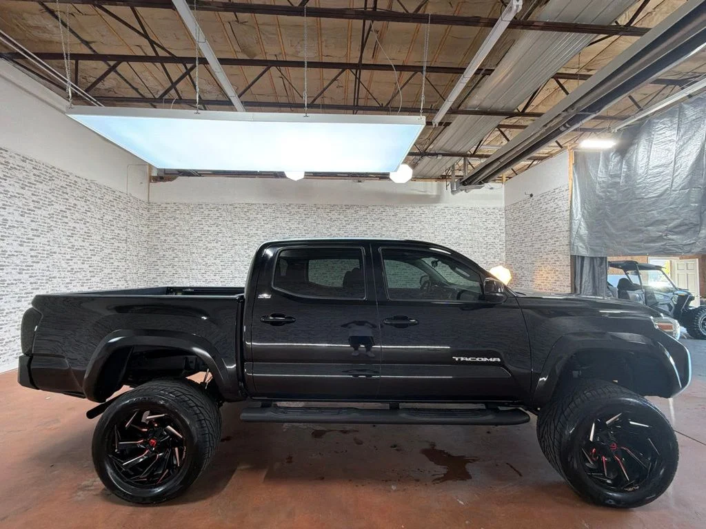 Used 2021 Midnight Black Metallic Toyota SR5 image 8