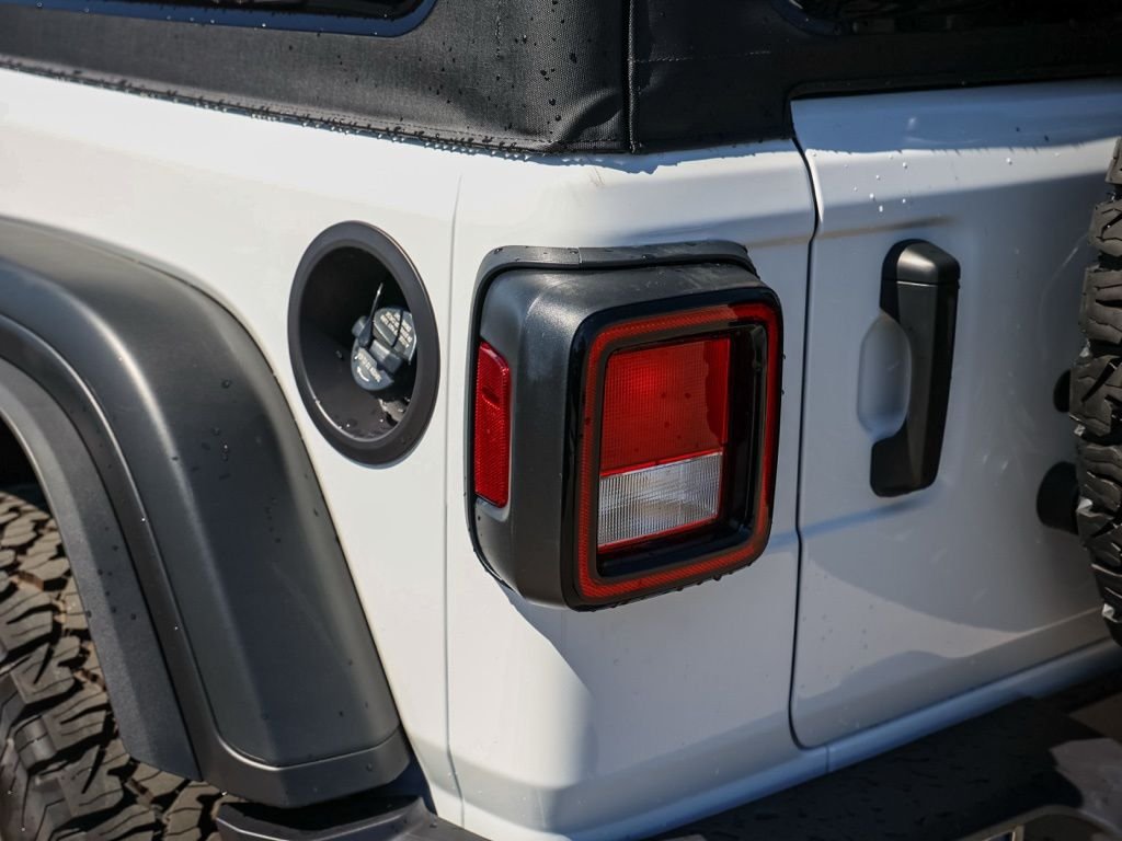 New 2026 Bright White Clear-Coat Exterior Paint Jeep Willys Extreme image 6