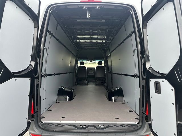 New 2026 Jet Black Mercedes-Benz 4500 image 35
