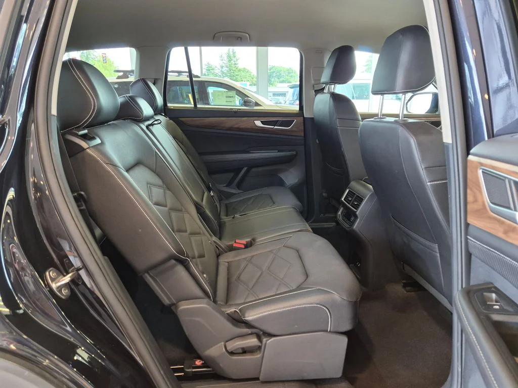 Used 2025 Black Volkswagen 2.0T SE w/Technology image 25