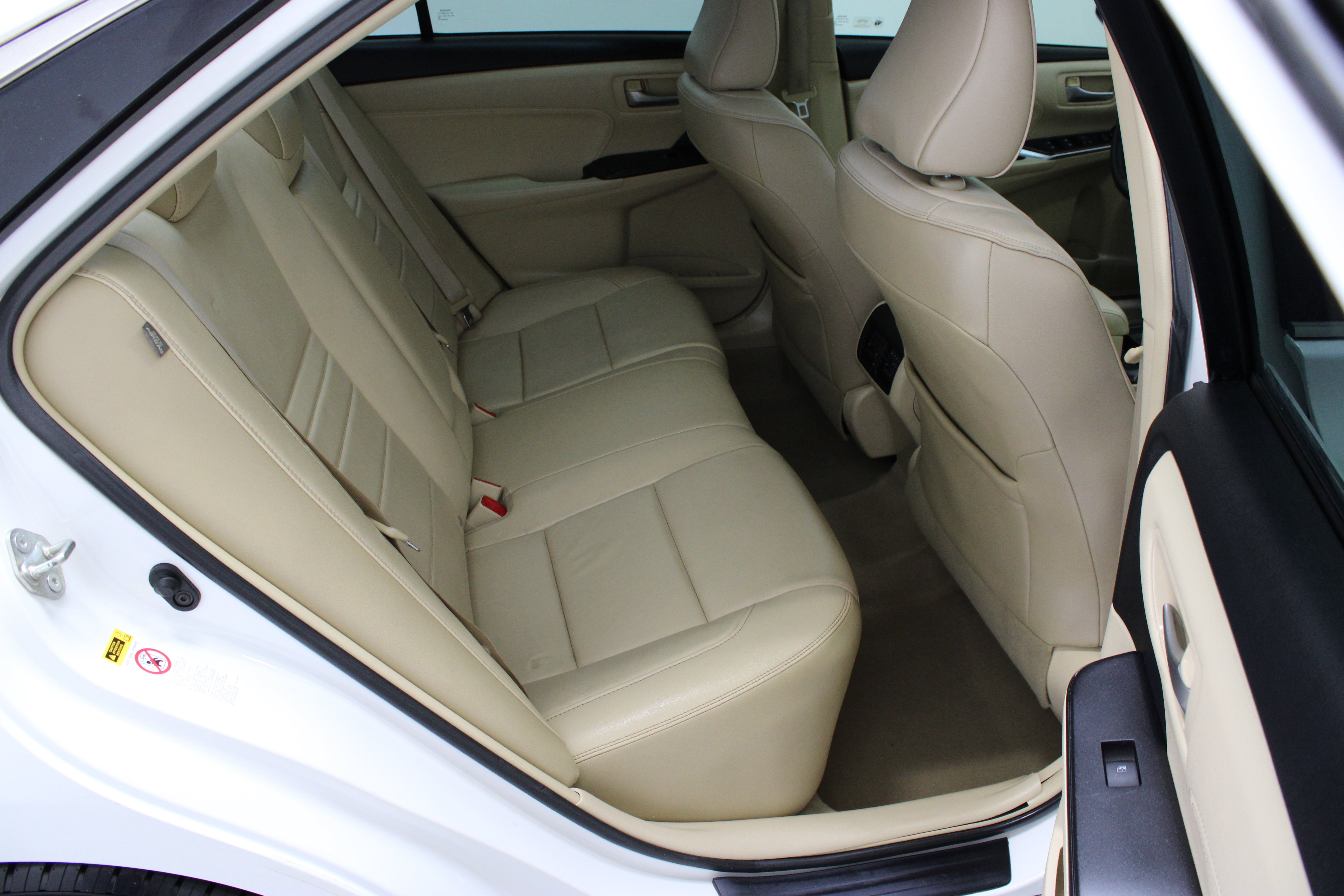 Used 2015 Blizzard Pearl Toyota XLE 3.5L image 35