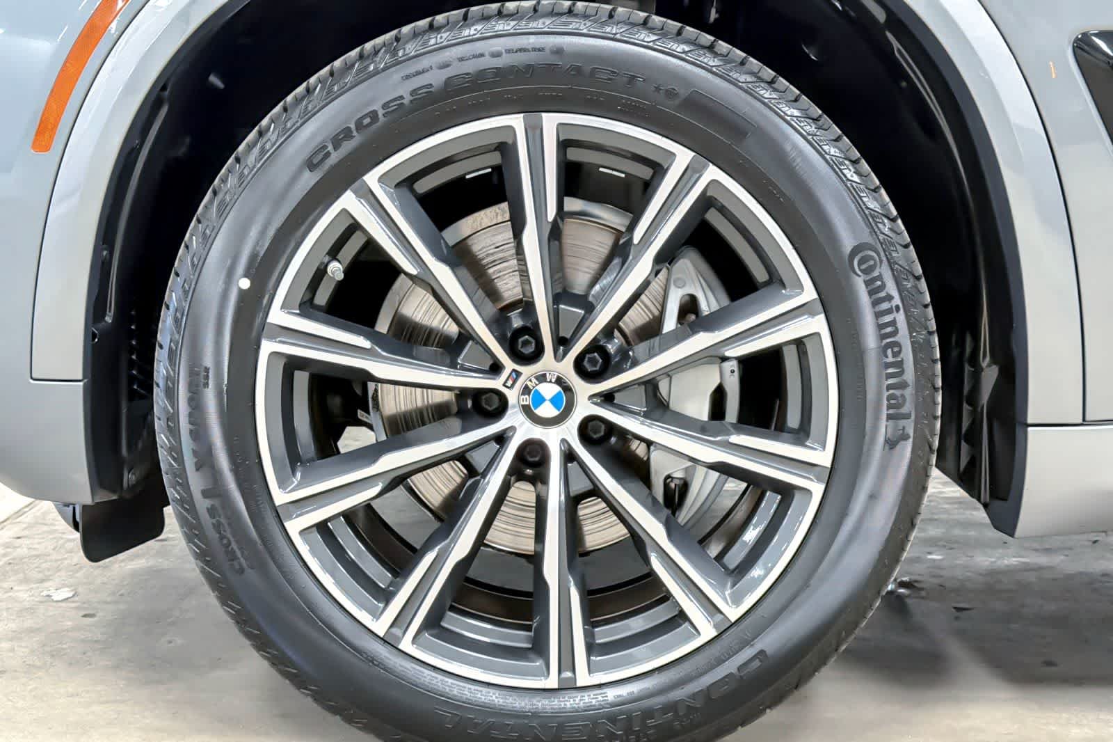 Used 2025 Gray BMW xDrive40i image 27