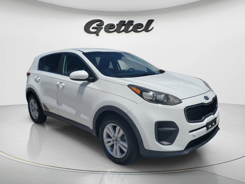 Used 2018 White Kia LX image 3