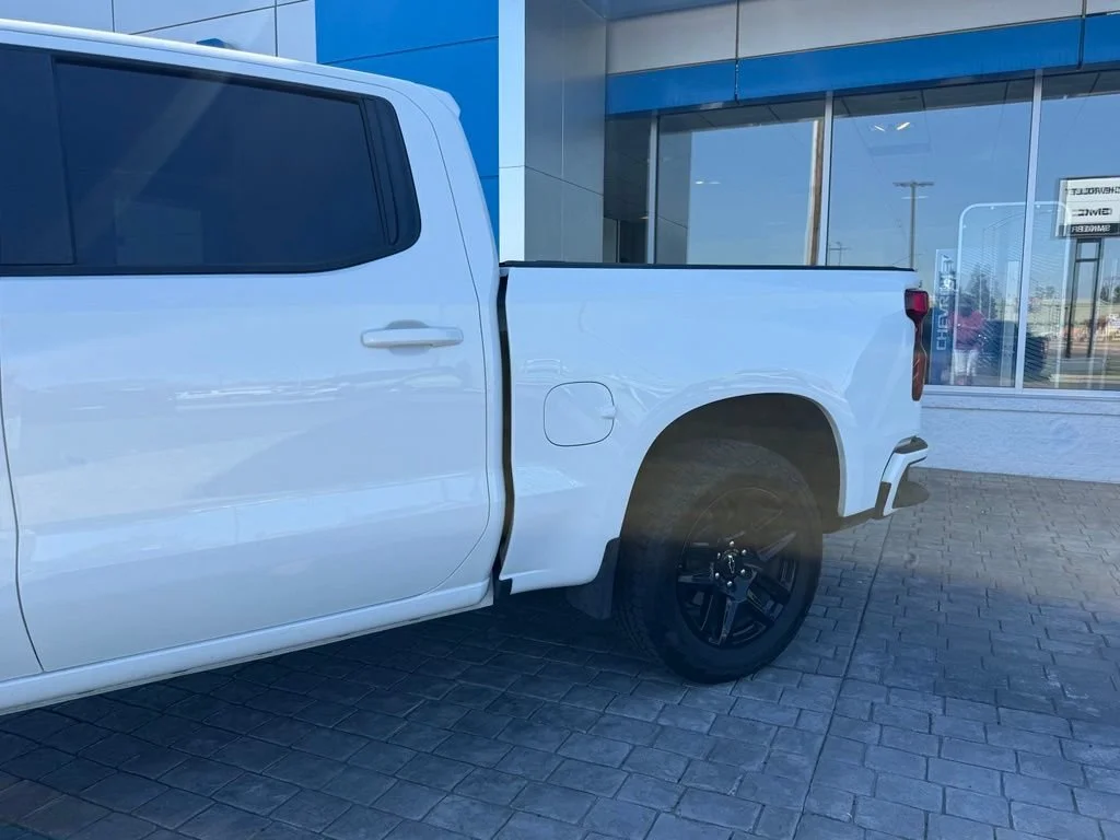 Used 2025 Summit White Chevrolet RST image 6