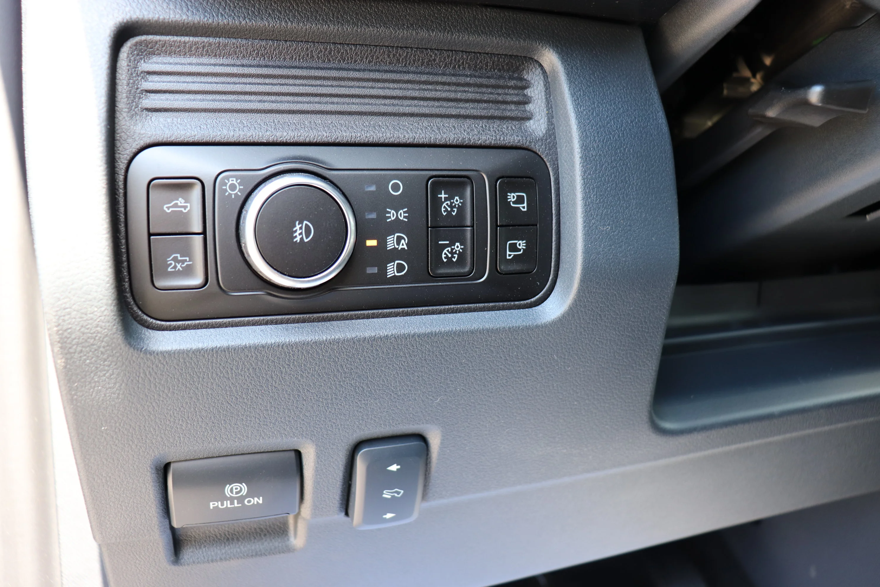 New 2026 AGATE BLACK METALLIC Ford LARIAT image 10