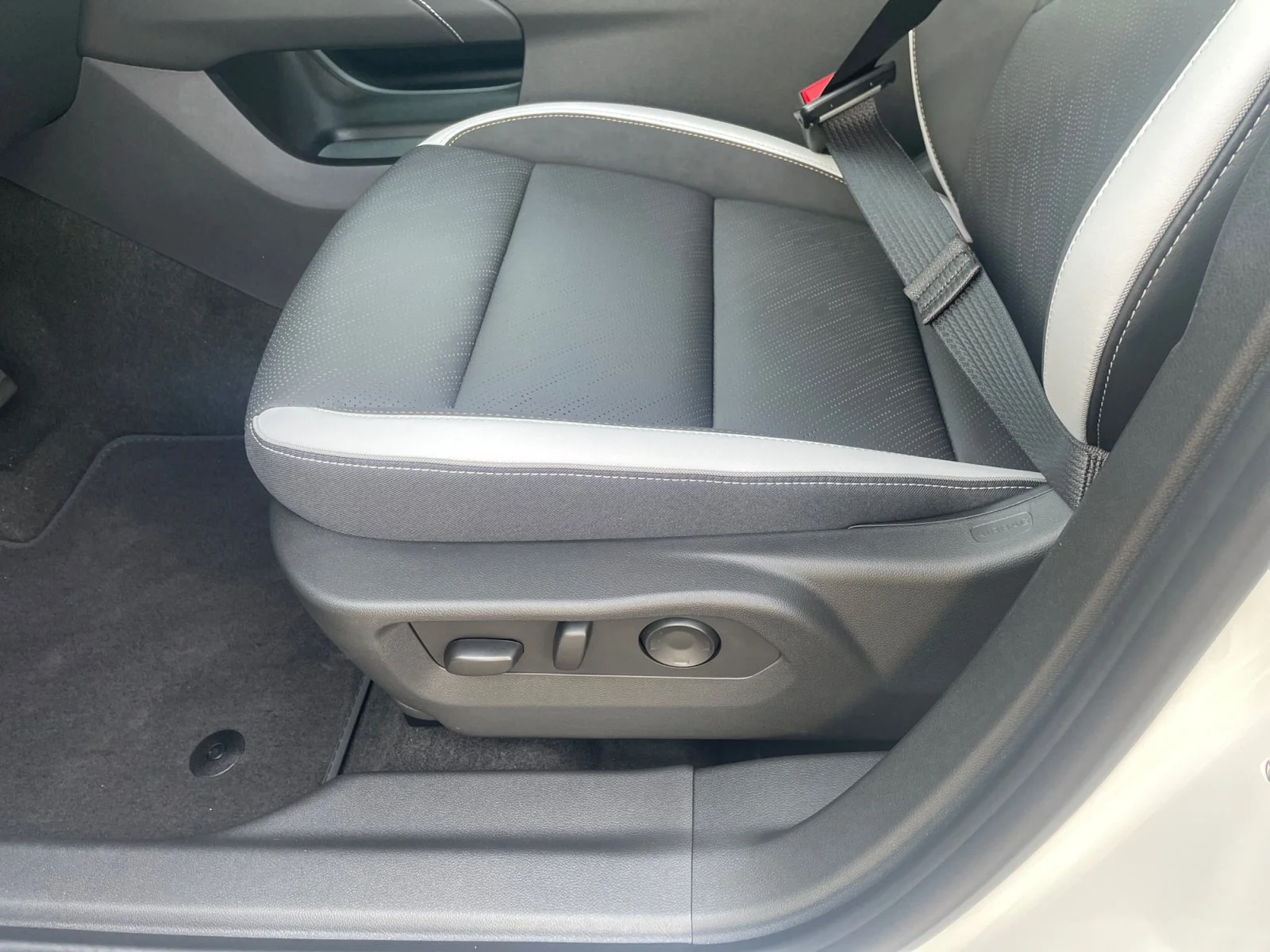 New 2026 Summit White Buick Sport Touring AWD image 15