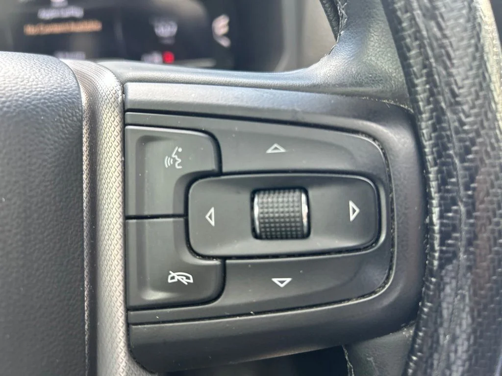 Used 2023 White GMC Denali image 20