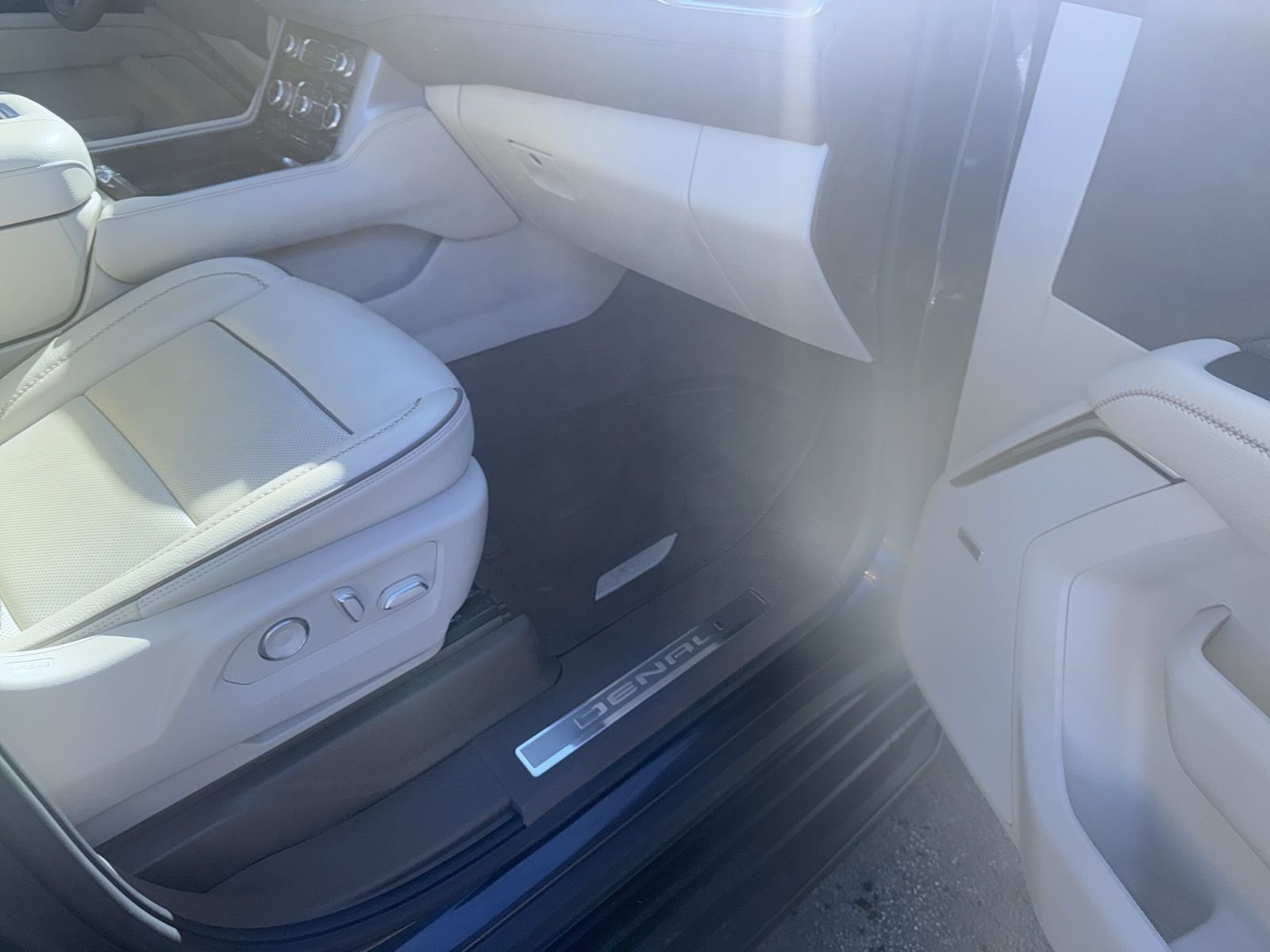 Used 2024 Silver GMC Denali image 22