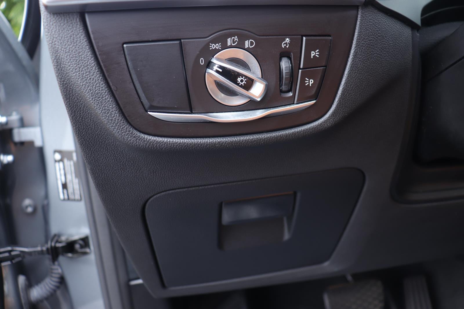 Used 2024 Skyscraper Grey Metallic BMW sDrive30i image 25