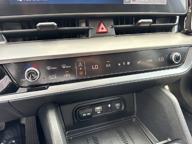 2025 Kia Sportage EX - Photo 19