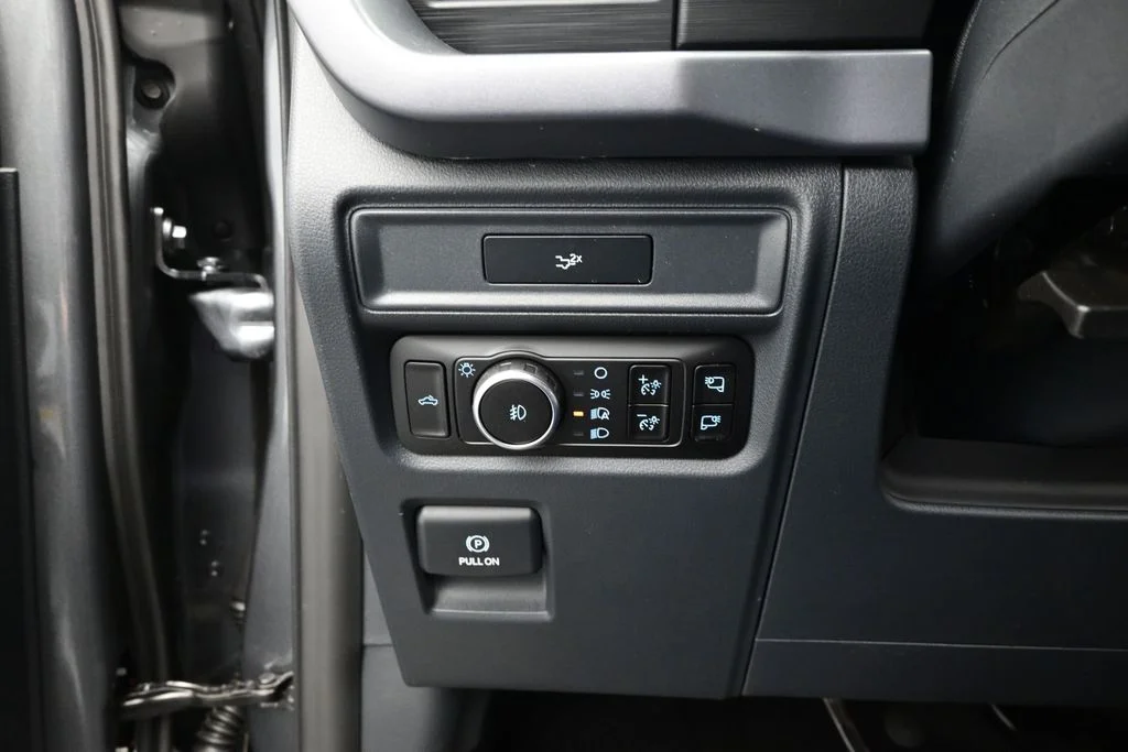 New 2026 Carbonized Gray Metallic Ford XLT image 12