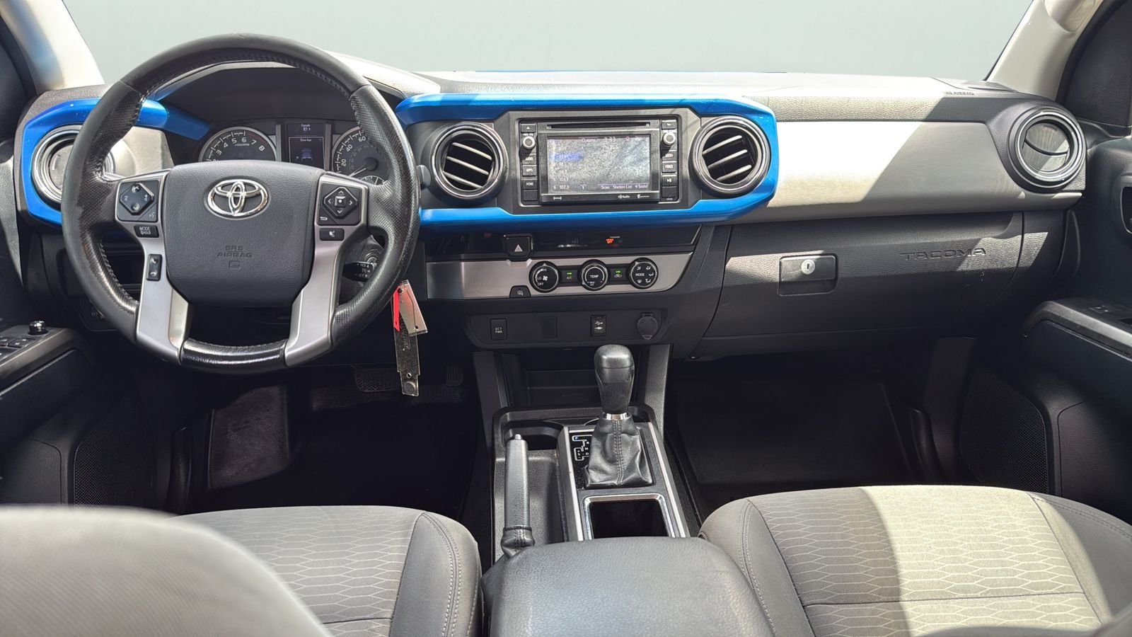 Used 2016 Blue Toyota SR5 image 21
