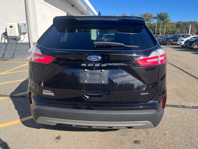 Used 2022 Black Ford SEL image 4