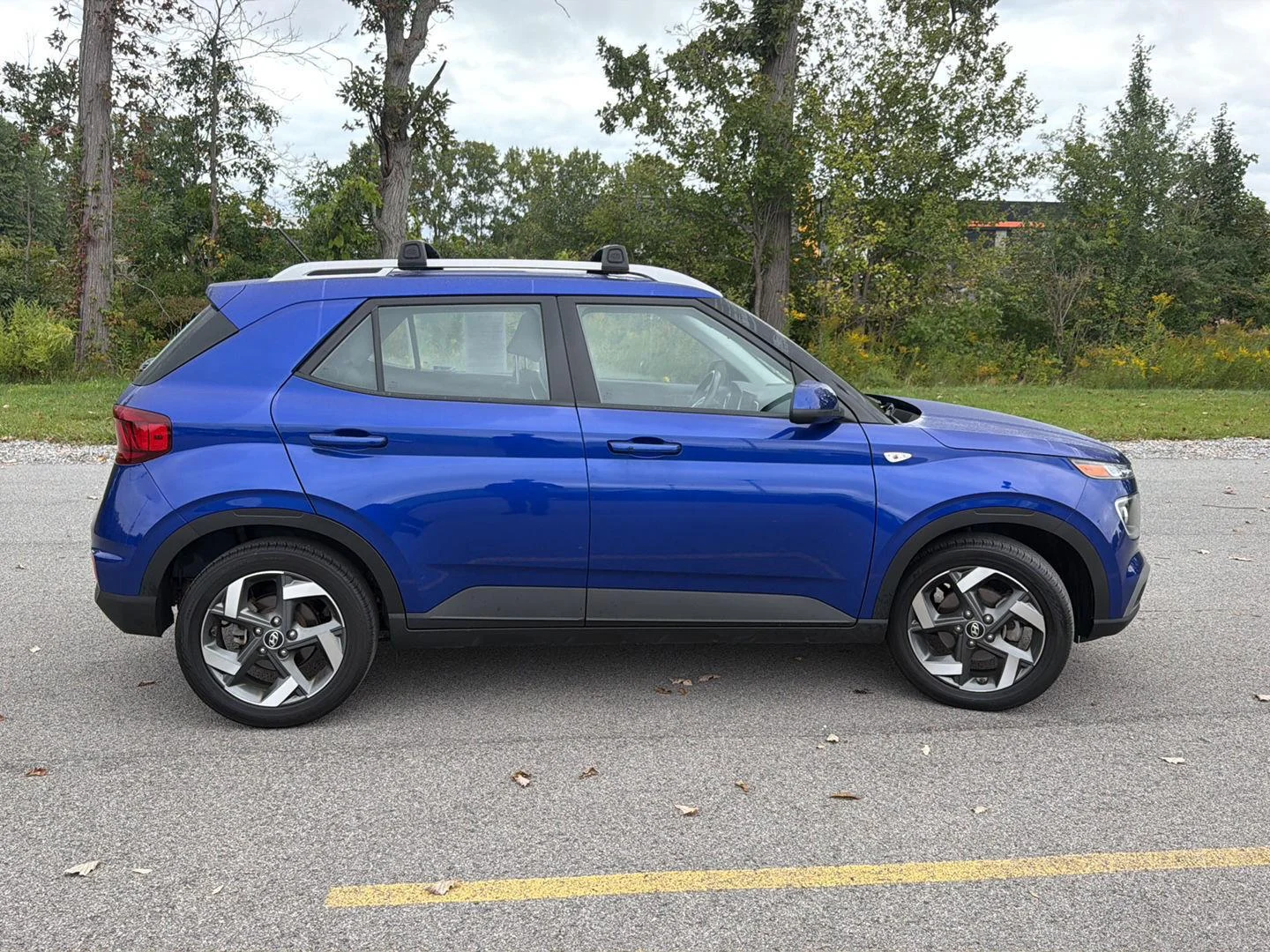 Used 2023 Intense Blue Hyundai Limited image 2