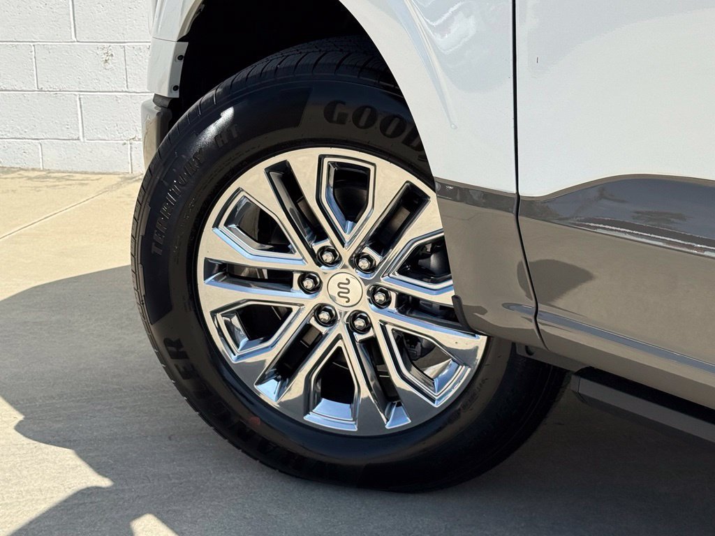 New 2026 Star White Metallic Tri-Coat Ford King Ranch® image 19
