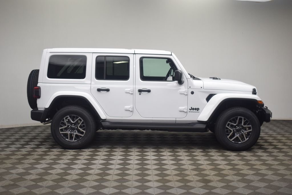 New 2026 Bright White Clear-Coat Exterior Paint Jeep Sahara image 3