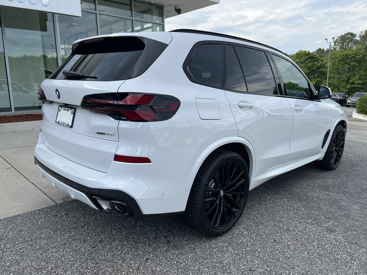 Used 2026 Alpine White BMW xDrive40i image 8
