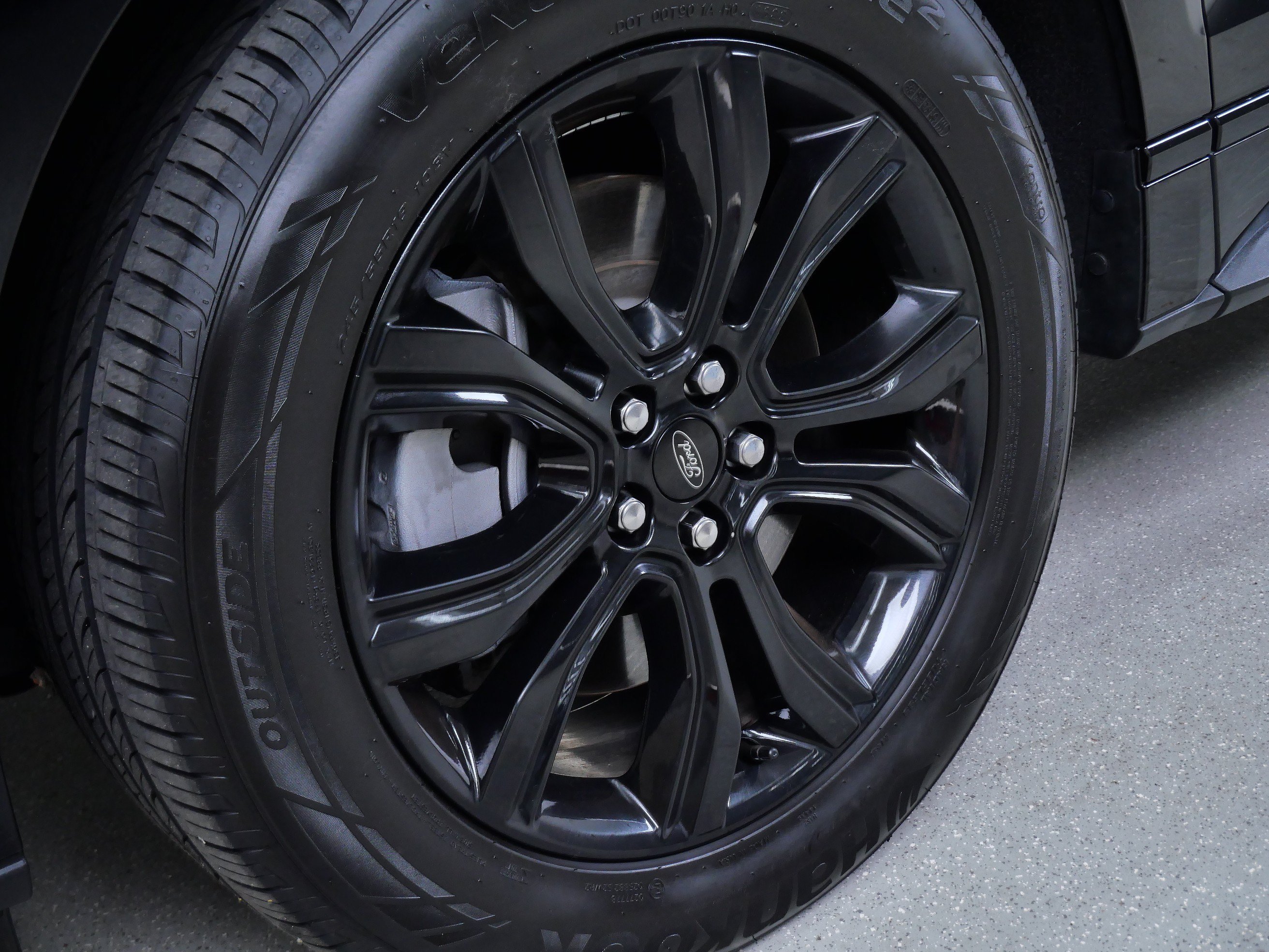 Used 2022 Black Ford SE image 11