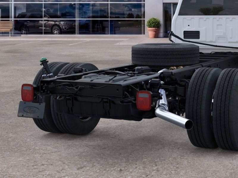 2026 Ford F-600 Super Duty Chassis Cab XLT - Photo 21