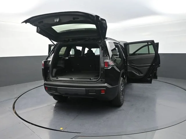 New 2026 Diamond Black Crystal Pearl-Coat Exterior Paint Jeep Laredo image 34