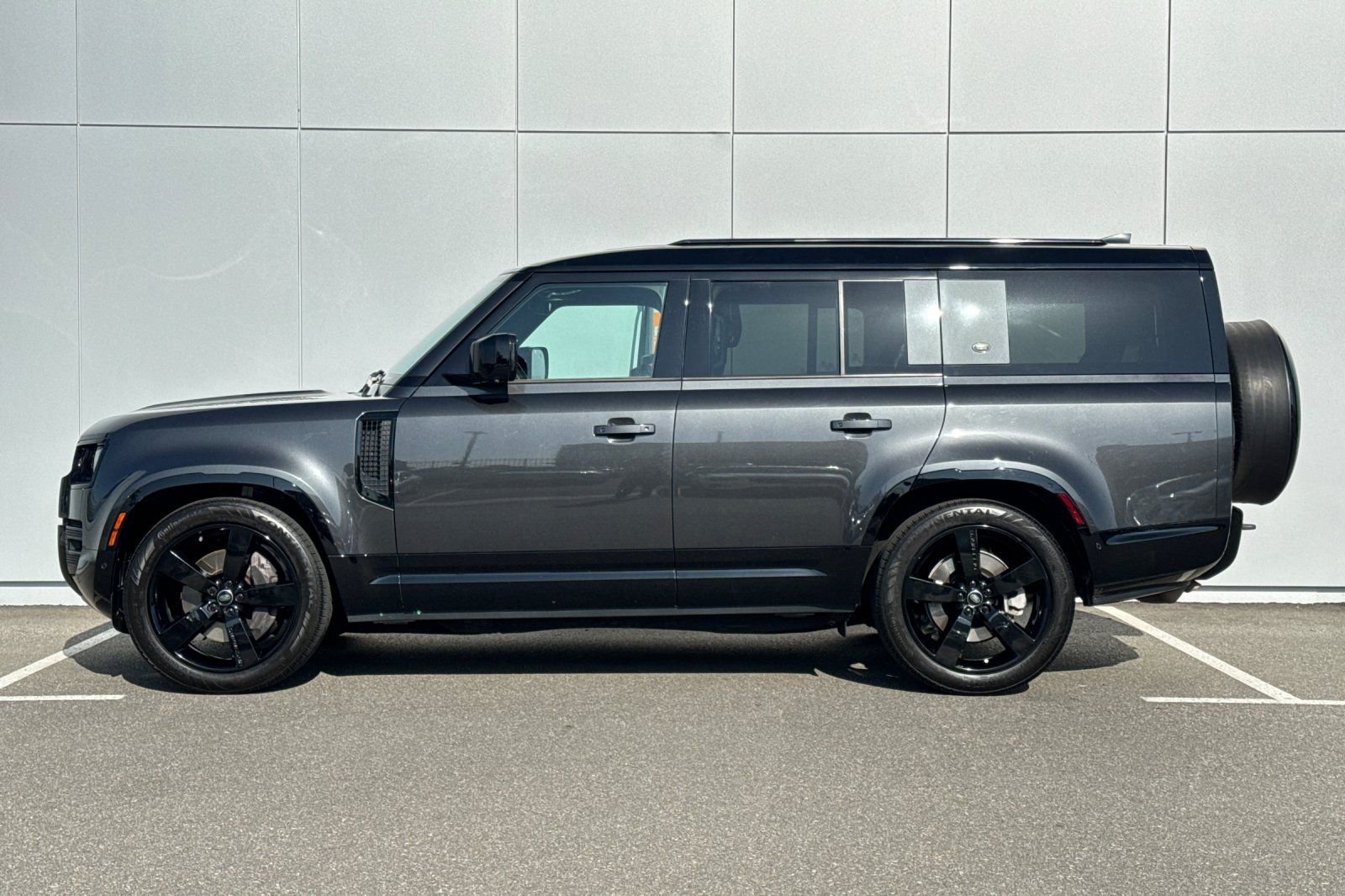 Used 2023 Carpathian Grey Premium Metallic Land Rover X-Dynamic SE image 2