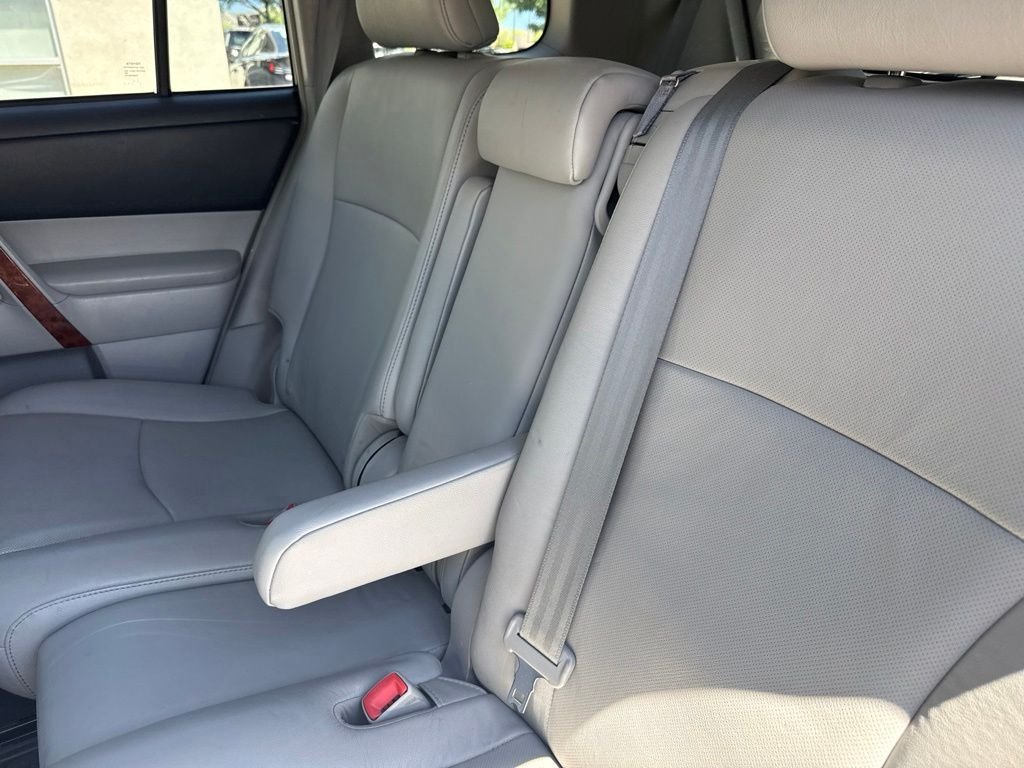 Used 2011 Silver Toyota Limited image 18
