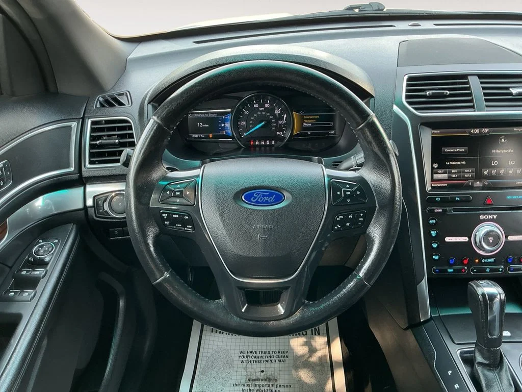 Used 2016 Silver Ford Limited image 12