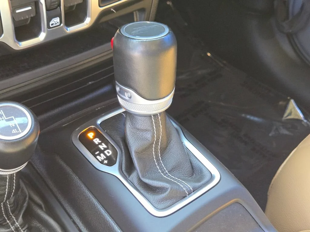 Used 2021 Sting-gray Clearc Jeep Overland image 23