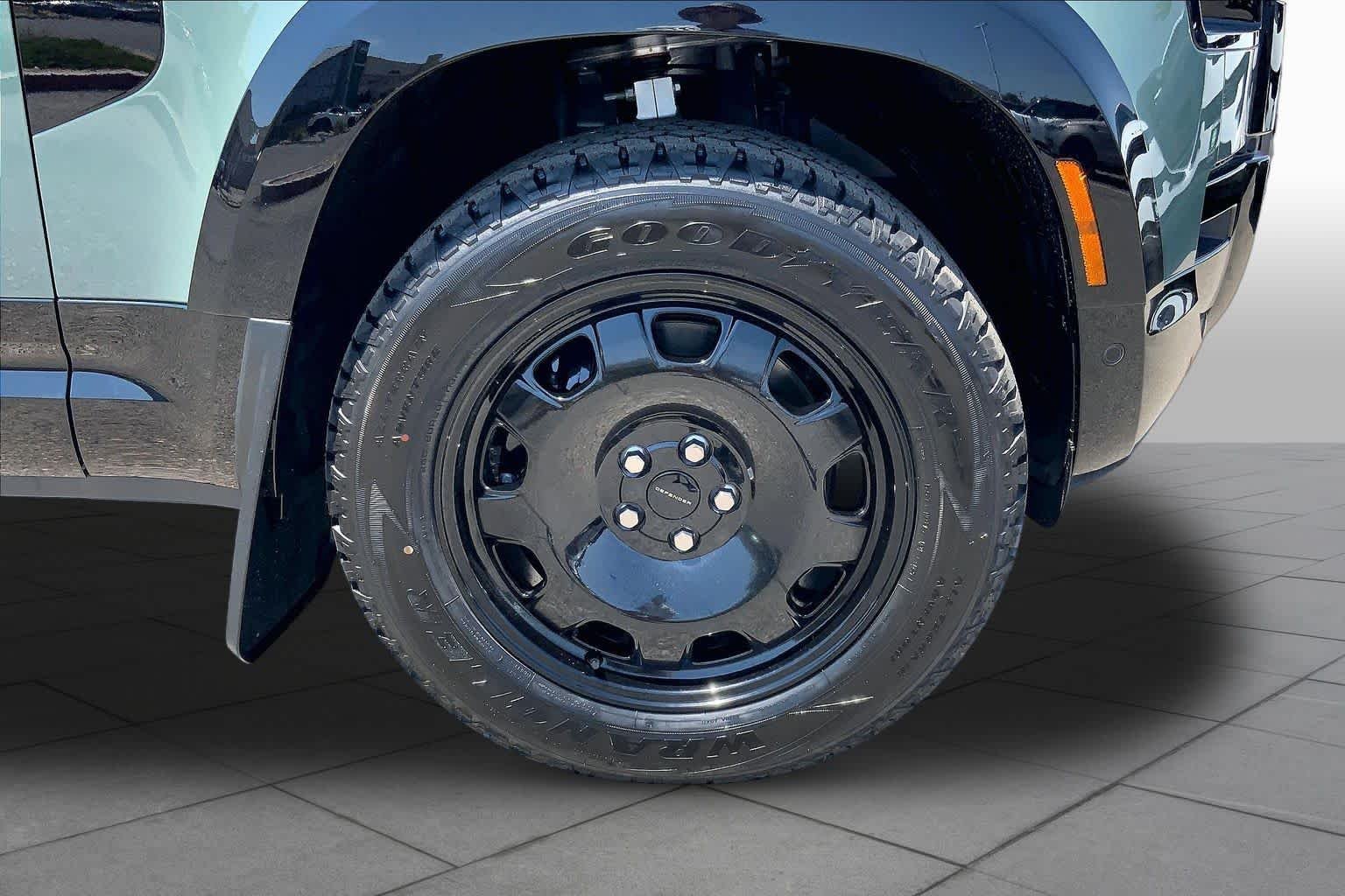 New 2026 GREEN Land Rover  image 11