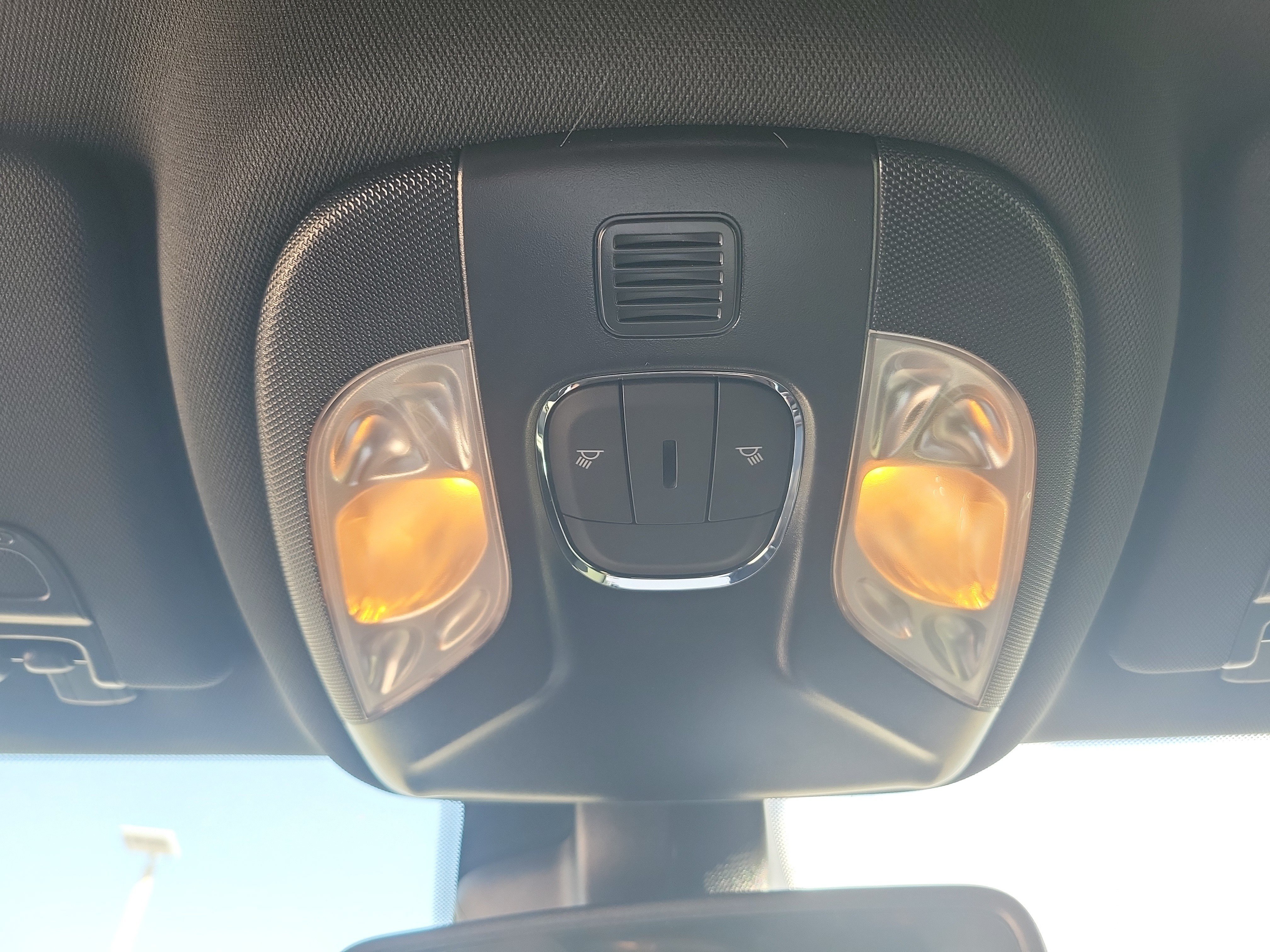 New 2026 Bright White Clearcoat Jeep Latitude Altitude image 19