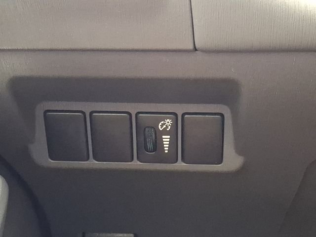 Used 2014 Silver Toyota Three image 31