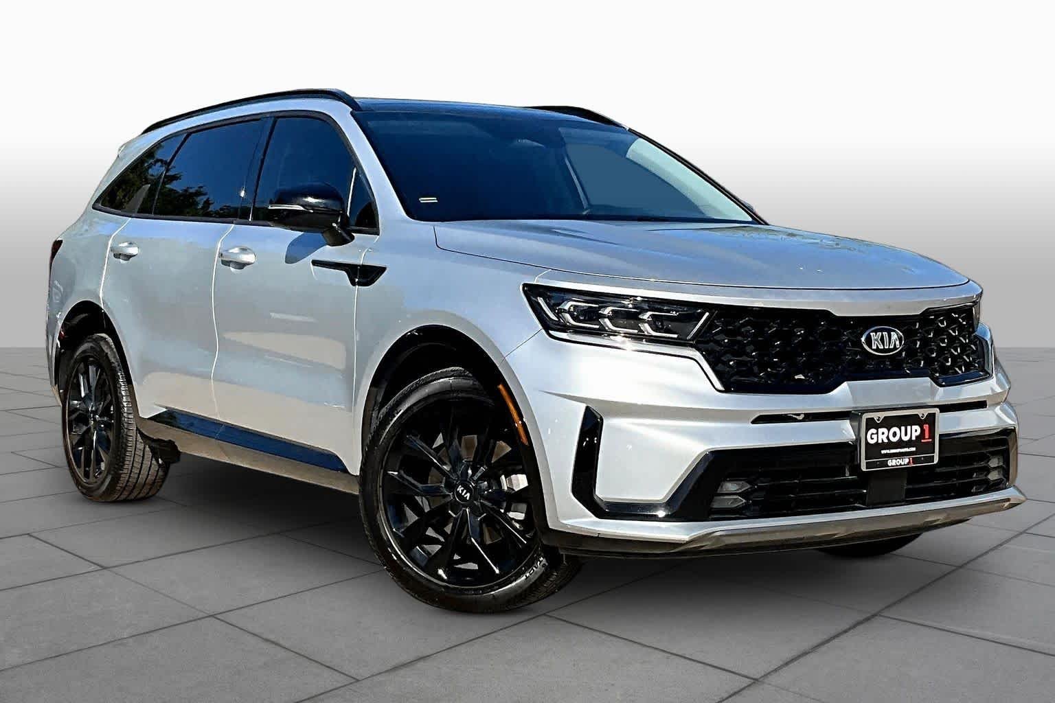 Used 2021 Sparkling Silver Kia SX image 3