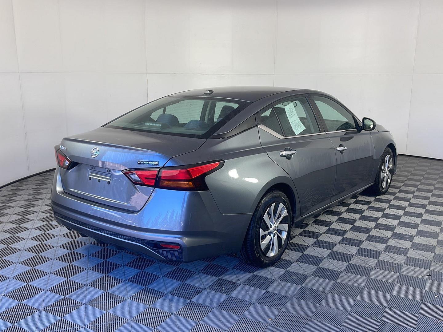 Used 2019 Gun Metallic Nissan 2.5 S image 7