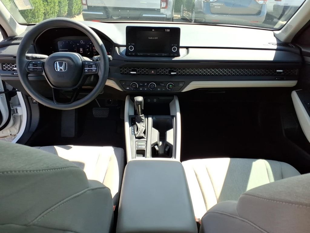 Used 2023 Platinum White Pearl Honda EX image 5
