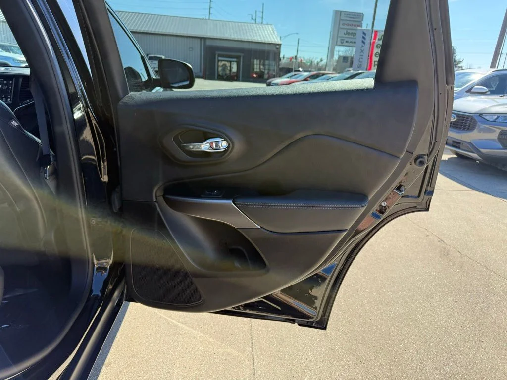 Used 2021 Black Jeep Latitude Lux image 26