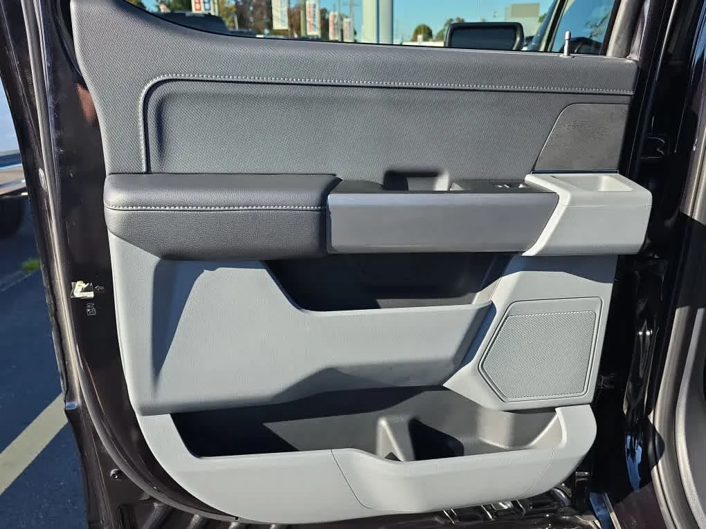 Used 2025 Agate Black Metallic Ford XLT image 10