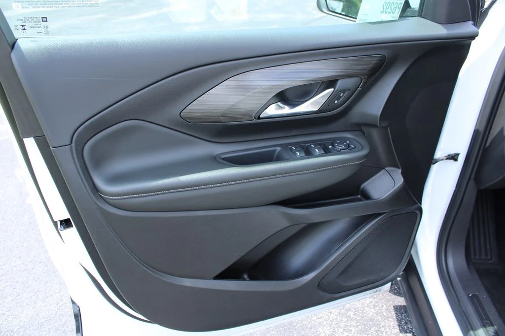 Used 2024 Summit White GMC SLE image 28