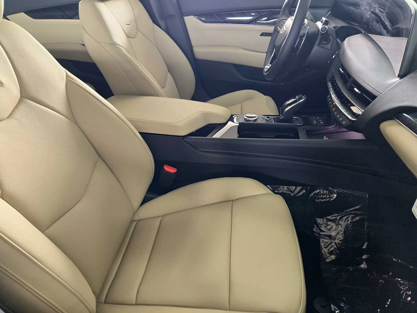 New 2026 Vibrant White Tricoat Cadillac Premium Luxury image 9
