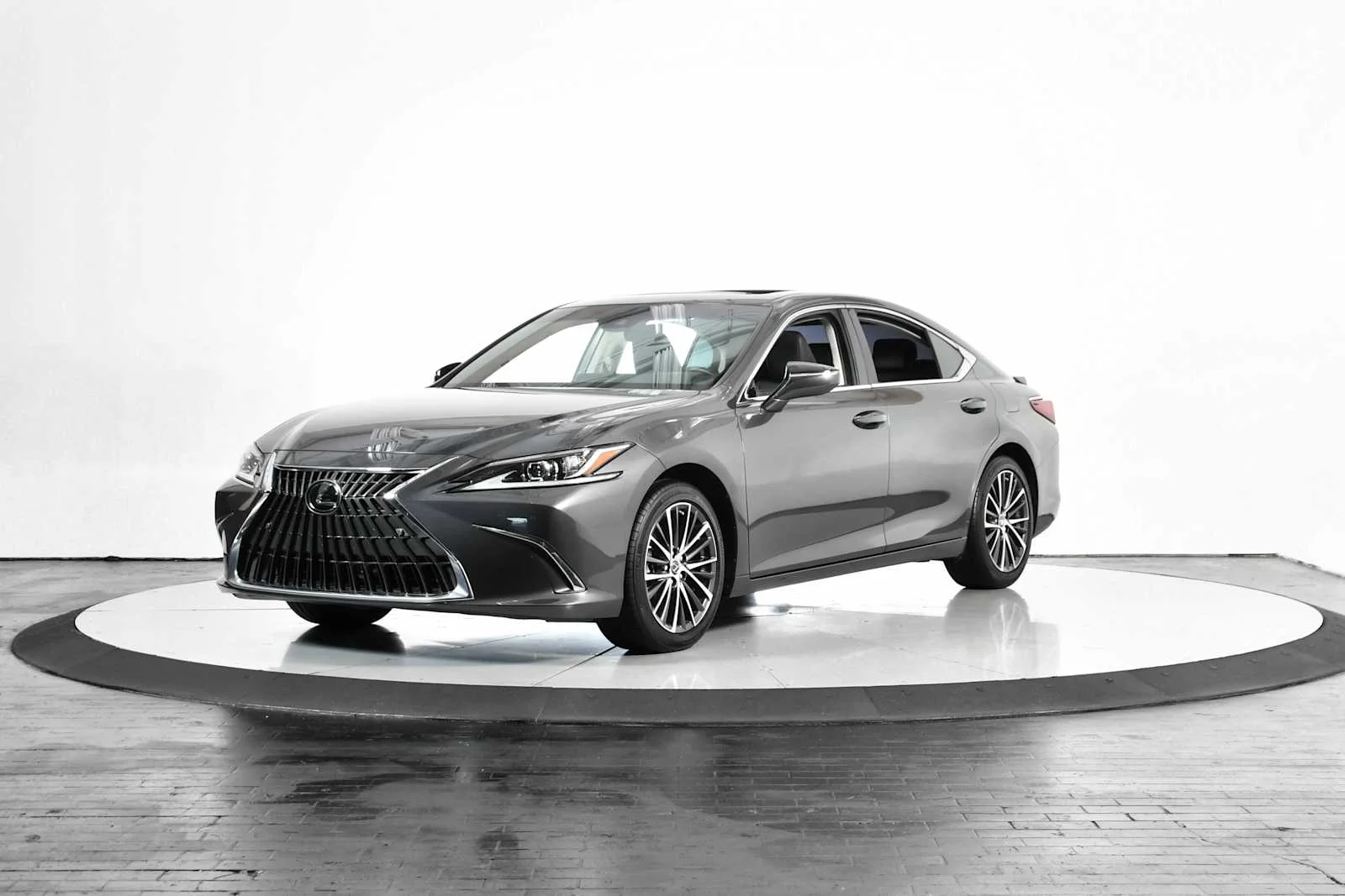 2025 Lexus ES 300h 300h's photo