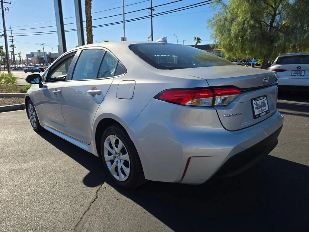 Used 2024 Classic Silver Me Toyota LE image 4