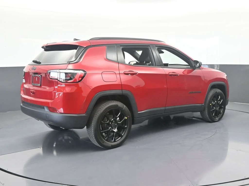 New 2026 Red Hot Pearlcoat Jeep Latitude image 6