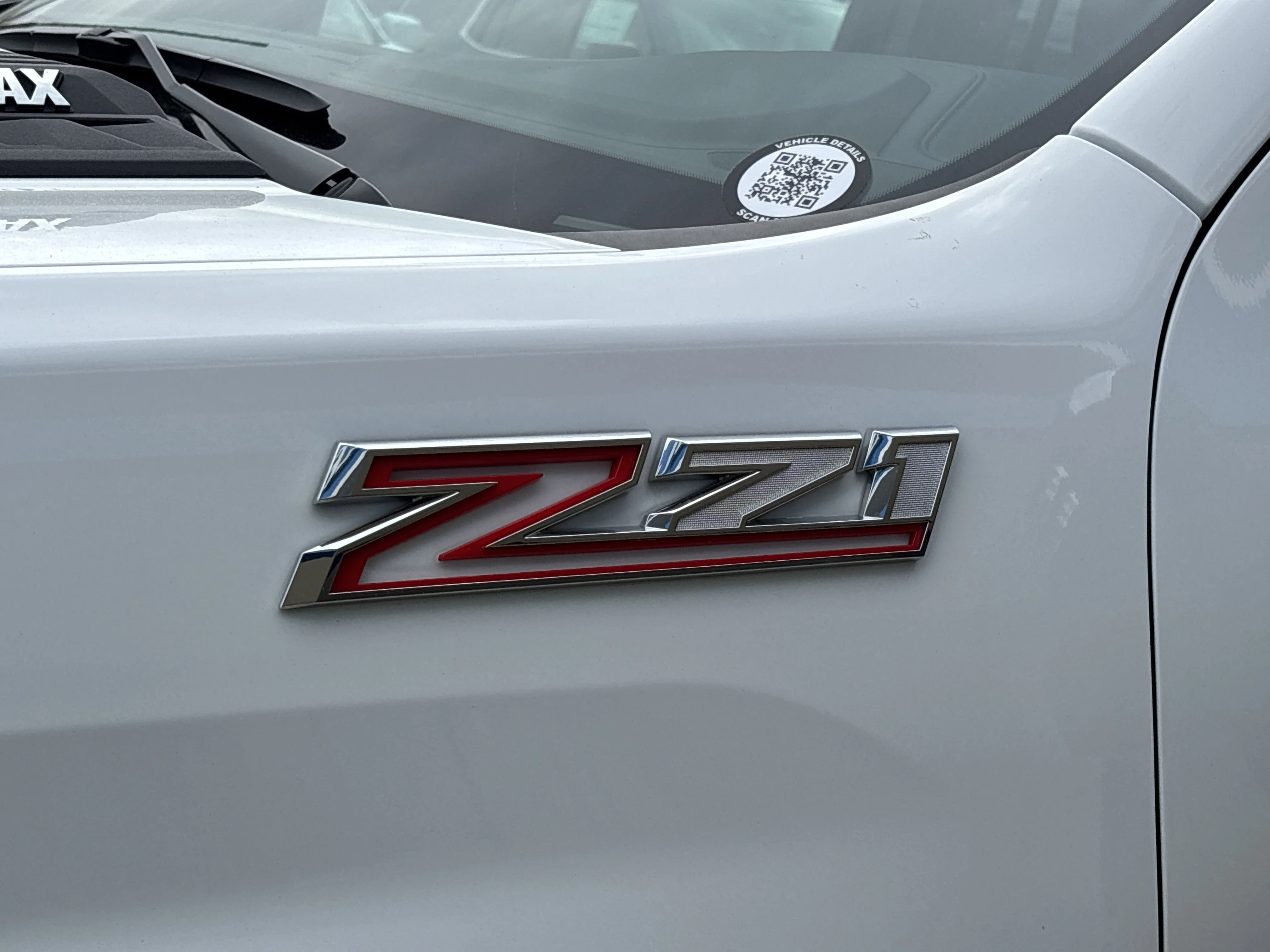 Used 2025 Summit White Chevrolet LT 4WD image 15